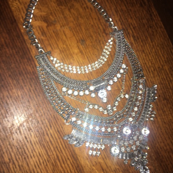 Beautiful Bib Statement Necklace! - Picture 8 of 8